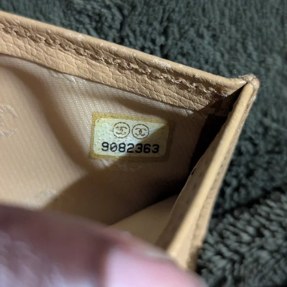 SALE CHANEL AUTHENTIC Cream Leather Compact Wallet with CC Logo Very Beautiful! - Picture 14 of 14